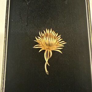 Vintage Crown Trifari Gold-Tone Thistle / Chrysanthemum Brooch.